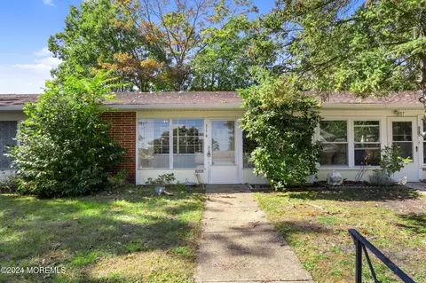 317 Coventry Ct #D, Lakewood, NJ 08701