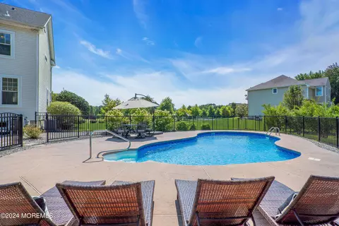 2 Whispering Grove Blvd, Jackson, NJ 08527