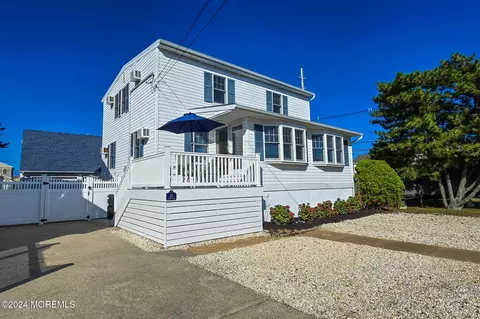 115 Guyer Ave, Lavallette, NJ 08735