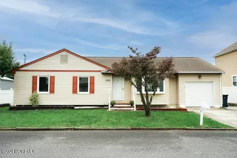 1220 Neptune Ave, Beachwood, NJ 08722