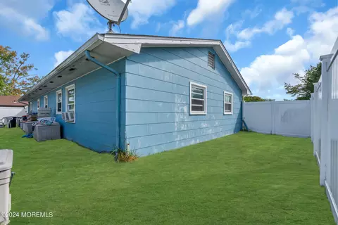 407 6th St, Waretown, NJ 08758 photo 6