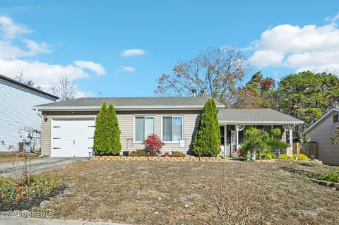 60 Bowline St, Barnegat, NJ 08005