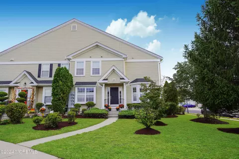 168 Brookfield Dr, Jackson, NJ 08527