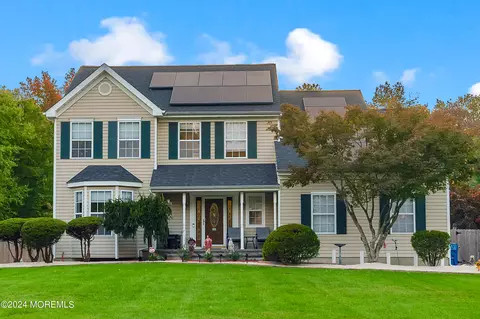 28 Goldfinch Rd, Jackson, NJ 08527