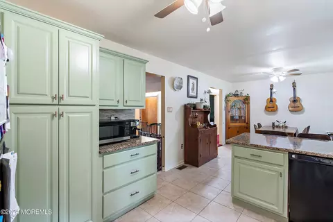 Kitchen - 475 Beech Ave, Galloway, NJ 08205 photo 4 of 4