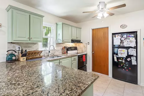Kitchen - 475 Beech Ave, Galloway, NJ 08205 photo 2 of 4