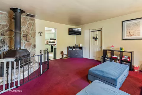 Living - 475 Beech Ave, Galloway, NJ 08205 photo 2 of 2