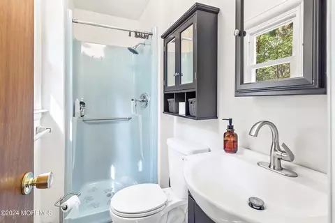 Bath - 475 Beech Ave, Galloway, NJ 08205 photo 1 of 3