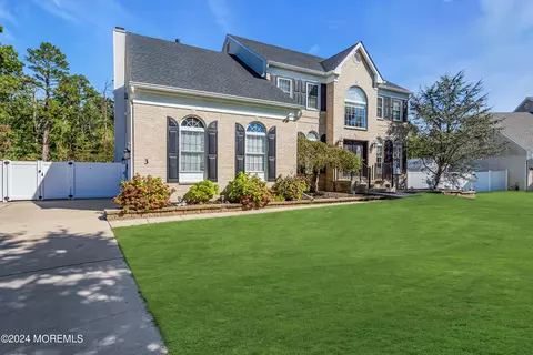 3 Dale Ct, Bayville, NJ 08721