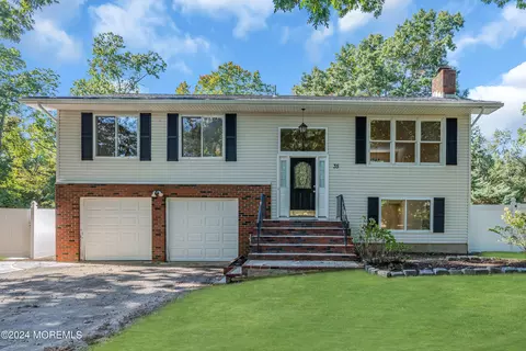 35 Cambridge Dr, Jackson, NJ 08527