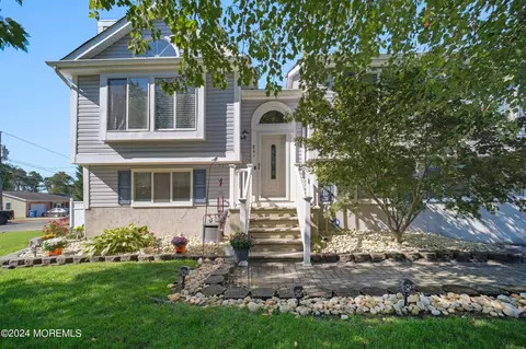 841 9th Ave, Toms River, NJ 08757