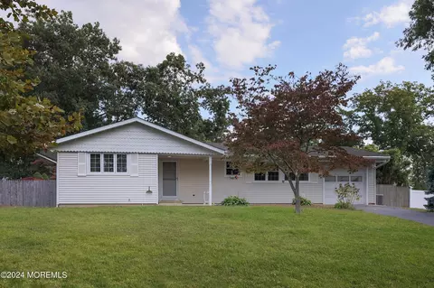 1027 Zircon Dr, Toms River, NJ 08753