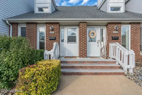 25 Meadow Ave #3, Monmouth Beach, NJ 07750