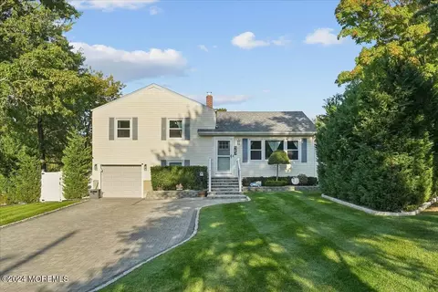 25 Henry Dr, Middletown, NJ 07748