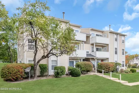 36 Fennec Ct, Tinton Falls, NJ 07753
