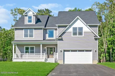 860 Woodbury Dr, Jackson, NJ 08527