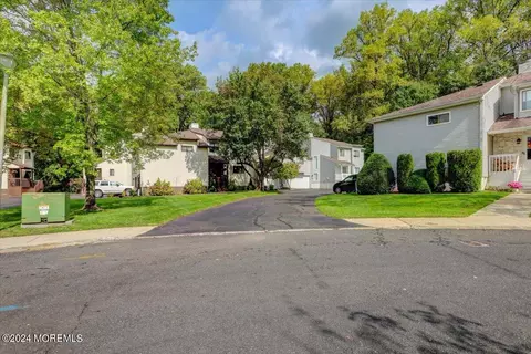 32 Kennedy Ct, Middletown, NJ 07748