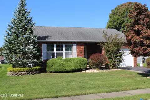 11 Weston Ct, Marlboro, NJ 07746