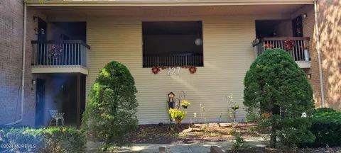 227 Medford Ct #B, Manalapan, NJ 07726