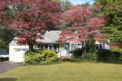 3 Daniel Dr, New Monmouth, NJ 07748