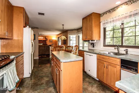 Kitchen - 75 Maxim Dr, Forked River, NJ 08731 photo 1 of 2