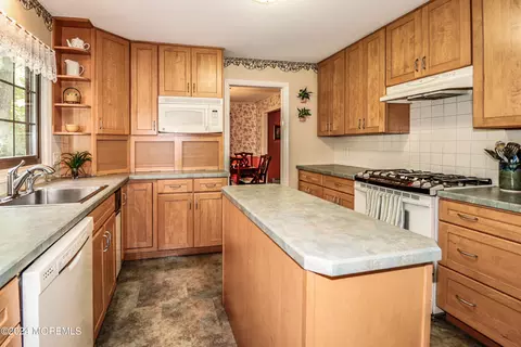 Kitchen - 75 Maxim Dr, Forked River, NJ 08731 photo 2 of 2