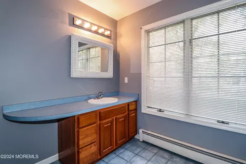 Bath - 75 Maxim Dr, Forked River, NJ 08731 photo 3 of 5