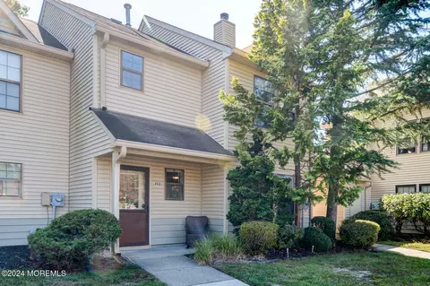 302 Tiger Lilly Ct, Jackson, NJ 08527