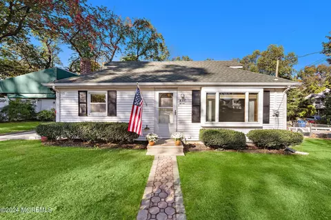 Exterior - 431 Cedar Ave, Leonardo, NJ 07737 photo 4 of 7