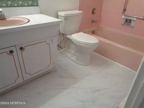 Bath - 615 Willow #A, Whiting, NJ 08759 photo 1 of 1
