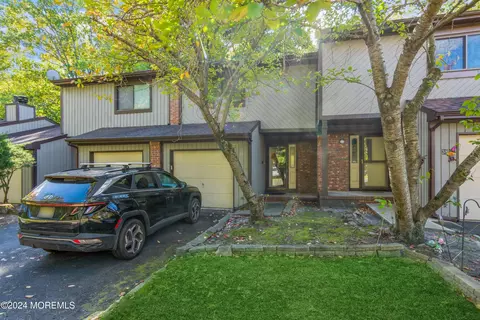 39 Laurie Ct #202, Matawan, NJ 07747