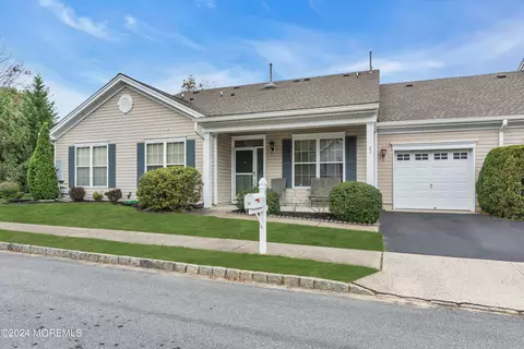 23 Autumntide Dr, Lakewood, NJ 08701