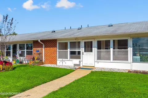 1143 Argyll Cir # D, Lakewood, NJ 08701