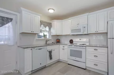 513 A Lilac Ln, Whiting, NJ 08759