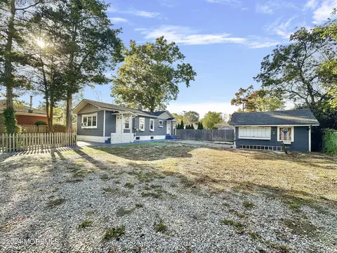 216 Tiller Ave, Beachwood, NJ 08722