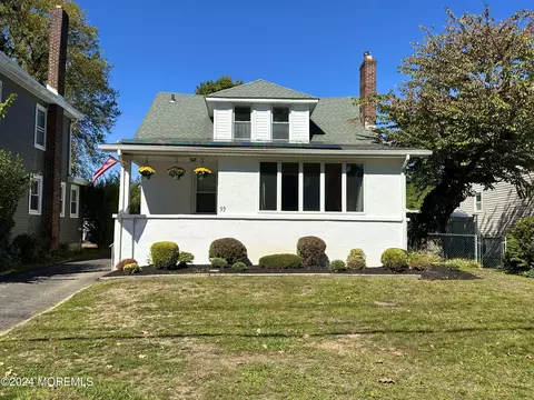 92 Pinckney Rd, Red Bank, NJ 07701