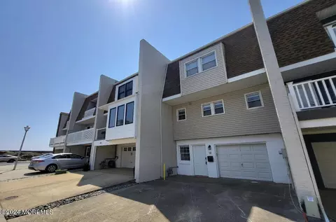 18 Village Rd, Sea Bright, NJ 07760