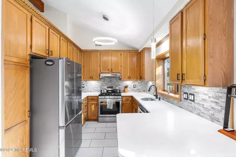 Kitchen - 611 Center St, Forked River, NJ 08731 photo 2 of 3