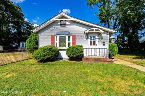 27 Linton Pl, Keansburg, NJ 07734