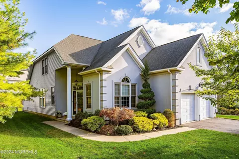 24 Boxwood Dr, Ocean, NJ 07712
