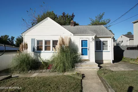 814 Prospect Ave, Keyport, NJ 07735