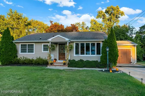 21 Louis Cir, Red Bank, NJ 07701