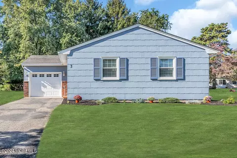 3 Basset Ct, Toms River, NJ 08757