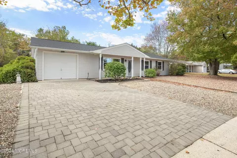 40 Tulsa Dr, Barnegat, NJ 08005