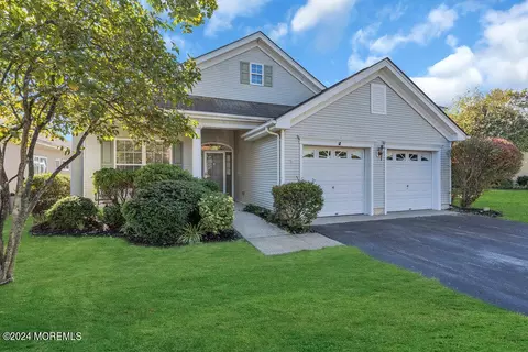 27 Goldensprings Dr, Lakewood, NJ 08701