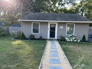 558 Alfred Ln, Toms River, NJ 08753