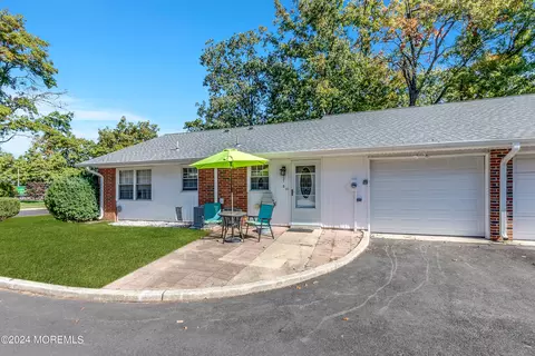 437 Portsmouth Dr # D, Lakewood, NJ 08701