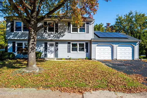 13 Angela Cir, Hazlet, NJ 07730