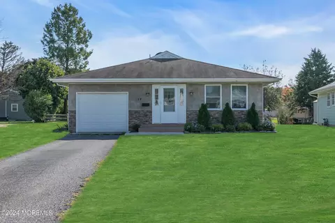 19 Cheddar Pink Cv Cv, Toms River, NJ 08755