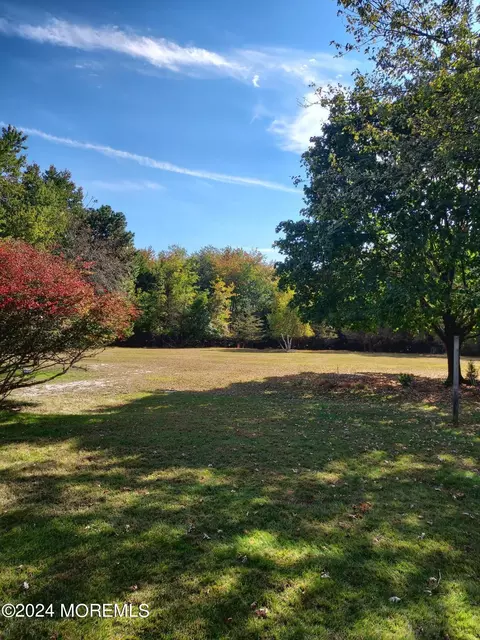 21 Westbrook Dr, Toms River, NJ 08757